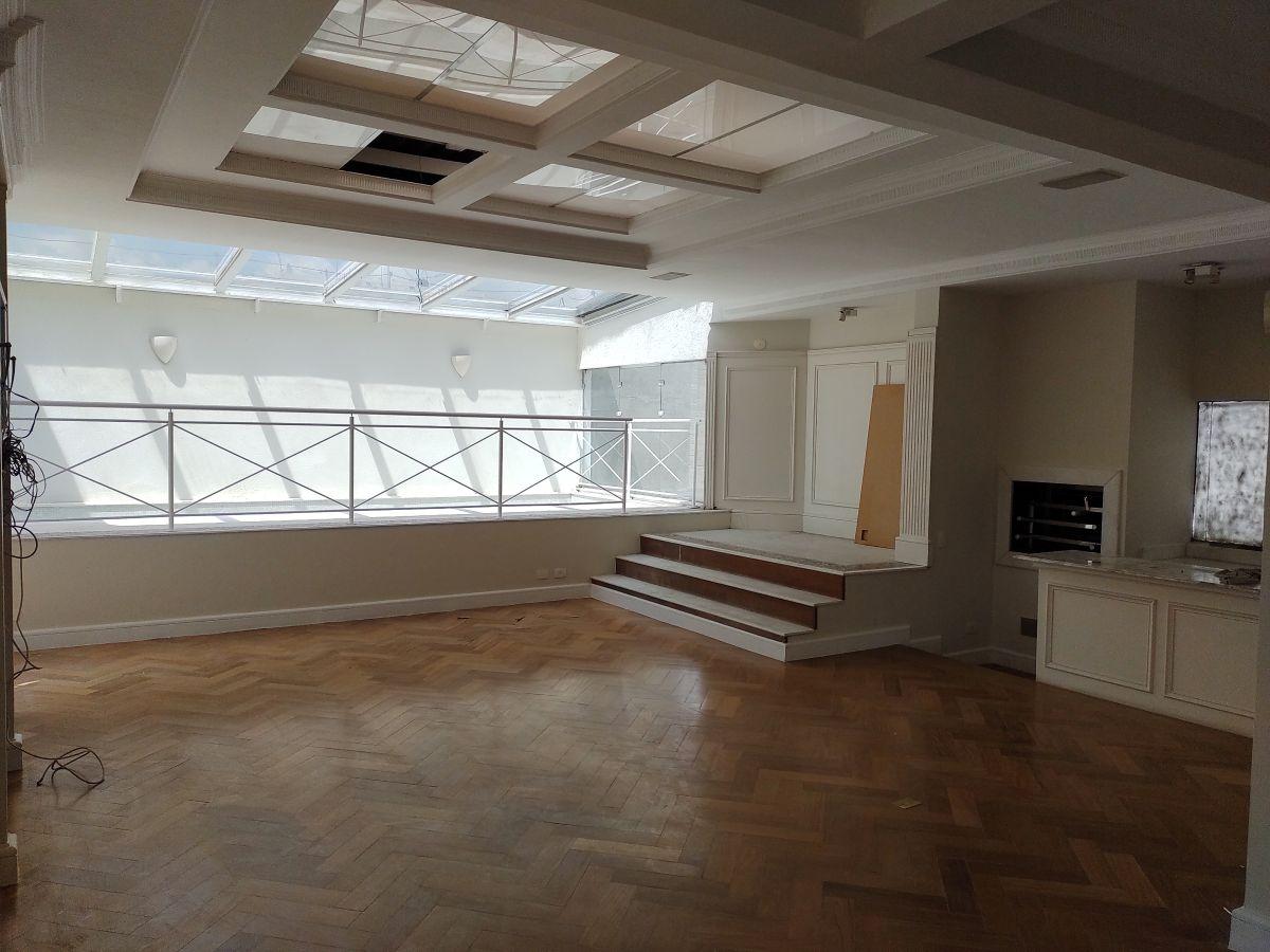 Cobertura-Duplex 309 M² Reformada 4 Dormitórios 4 Vagas + Depósito e Lazer de Clube