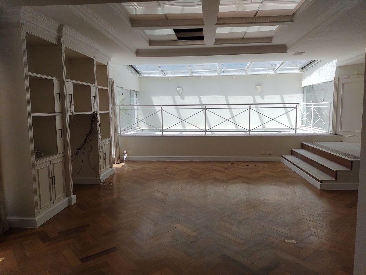 Cobertura-Duplex 309 M² Reformada 4 Dormitórios 4 Vagas + Depósito e Lazer de Clube