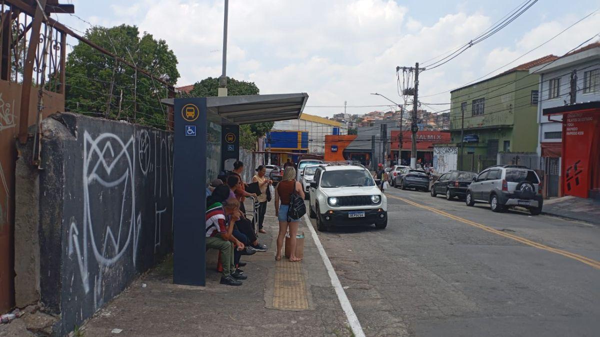 VENDO UMA LINDA ÁREA PLANA ÓTIMA PARA CONSTRUTORA NO CAMPO LIMPO