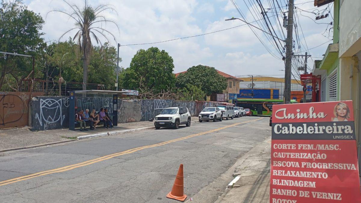 VENDO UMA LINDA ÁREA PLANA ÓTIMA PARA CONSTRUTORA NO CAMPO LIMPO
