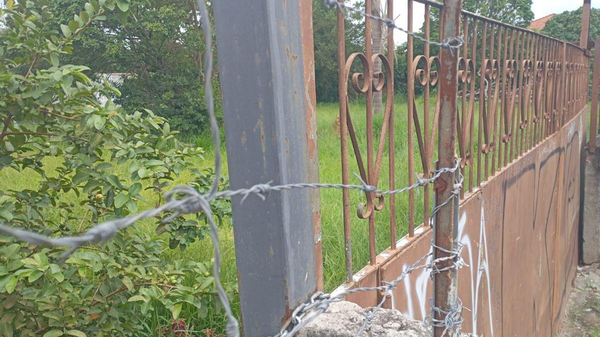 VENDO UMA LINDA ÁREA PLANA ÓTIMA PARA CONSTRUTORA NO CAMPO LIMPO