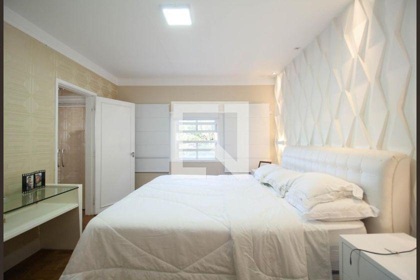 Casa à Venda – Jardim Guedala, 8 Quartos, 500 m² – São Paulo