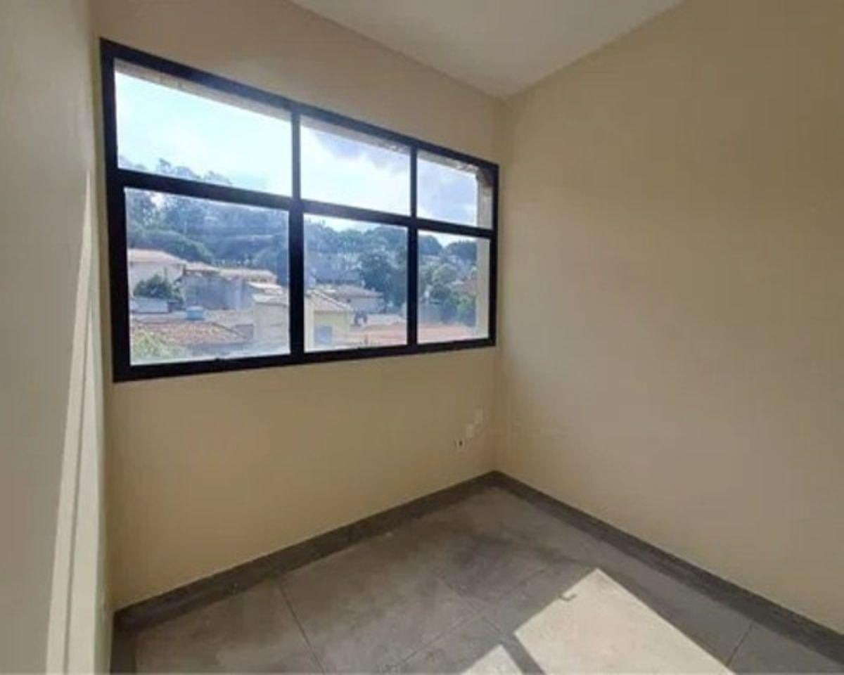 Prédio Comercial / Industrial com 300 m² em Localização Estratégica Próxima à Via Anchieta