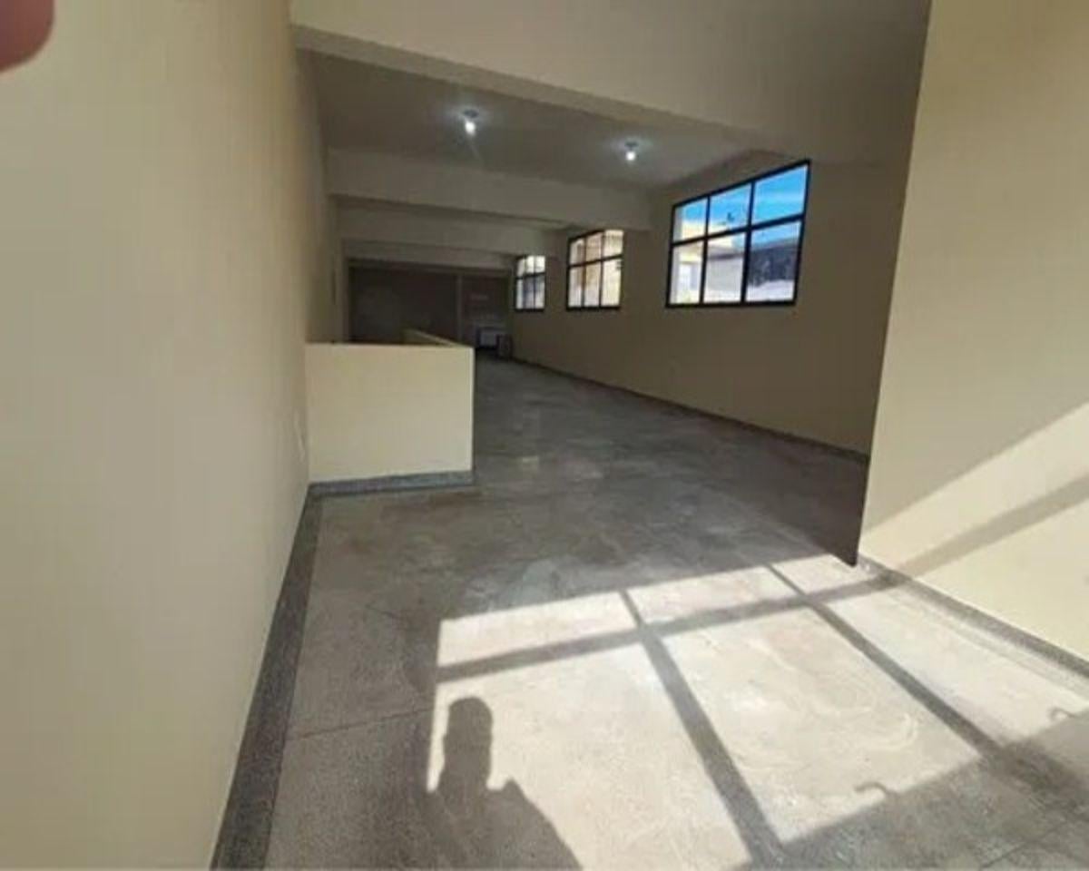 Prédio Comercial / Industrial com 300 m² em Localização Estratégica Próxima à Via Anchieta