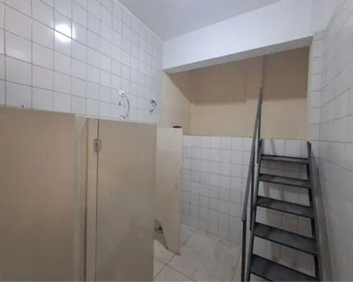 Prédio Comercial / Industrial com 300 m² em Localização Estratégica Próxima à Via Anchieta
