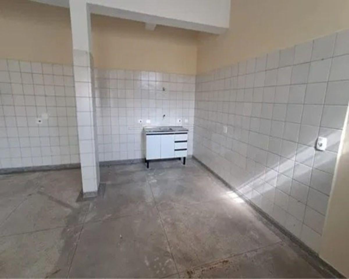 Prédio Comercial / Industrial com 300 m² em Localização Estratégica Próxima à Via Anchieta