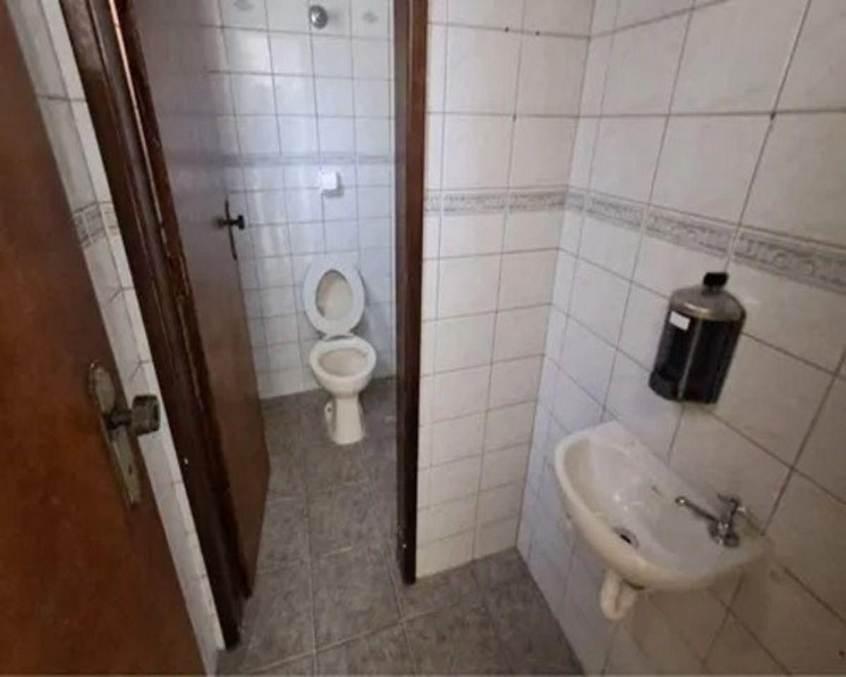 Prédio Comercial / Industrial com 300 m² em Localização Estratégica Próxima à Via Anchieta
