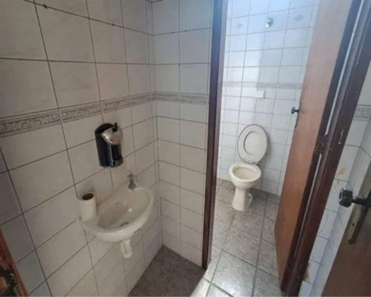 Prédio Comercial / Industrial com 300 m² em Localização Estratégica Próxima à Via Anchieta