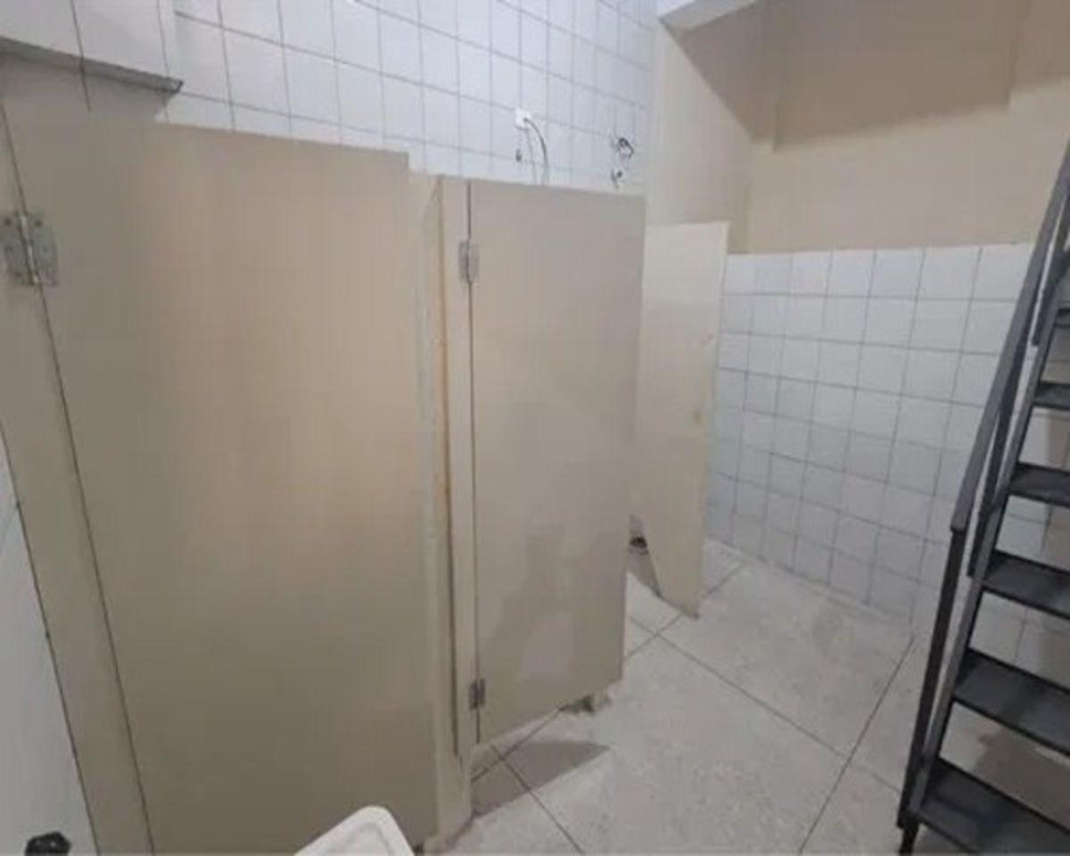Prédio Comercial / Industrial com 300 m² em Localização Estratégica Próxima à Via Anchieta