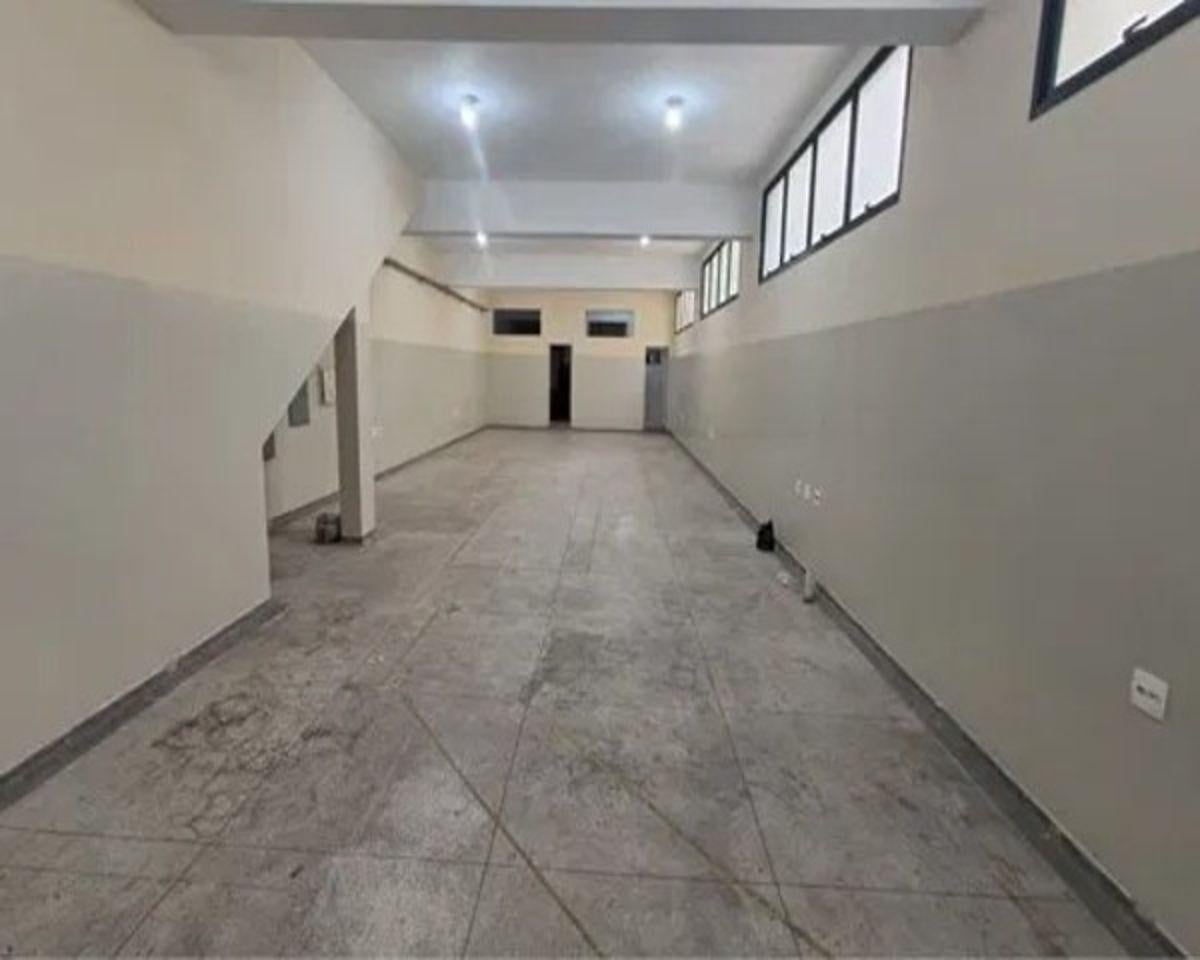 Prédio Comercial / Industrial com 300 m² em Localização Estratégica Próxima à Via Anchieta