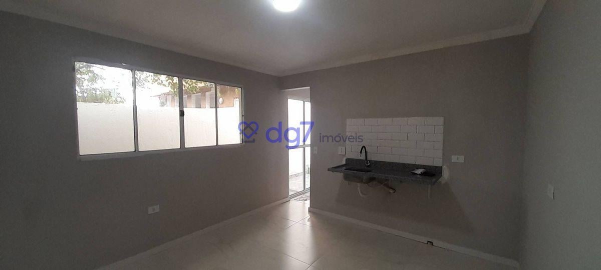 Casa assobradada com 2 dormitórios, 1 vaga garagem e edícula!