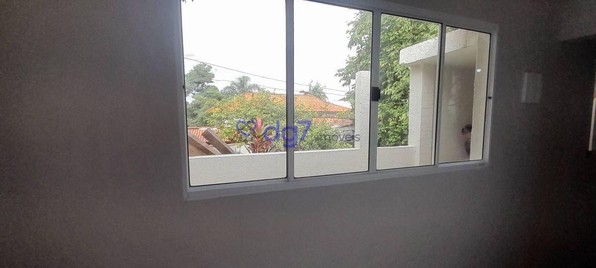 Casa assobradada com 2 dormitórios, 1 vaga garagem e edícula!