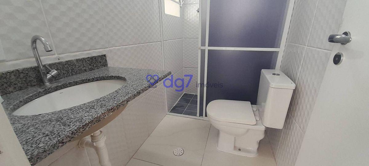 Casa assobradada com 2 dormitórios, 1 vaga garagem e edícula!