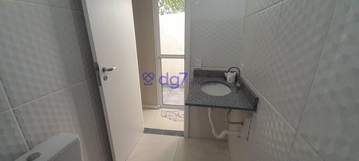 Casa assobradada com 2 dormitórios, 1 vaga garagem e edícula!