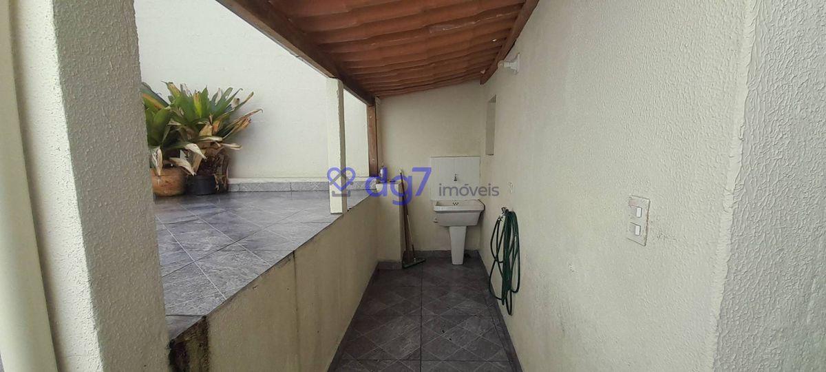 Casa assobradada com 2 dormitórios, 1 vaga garagem e edícula!