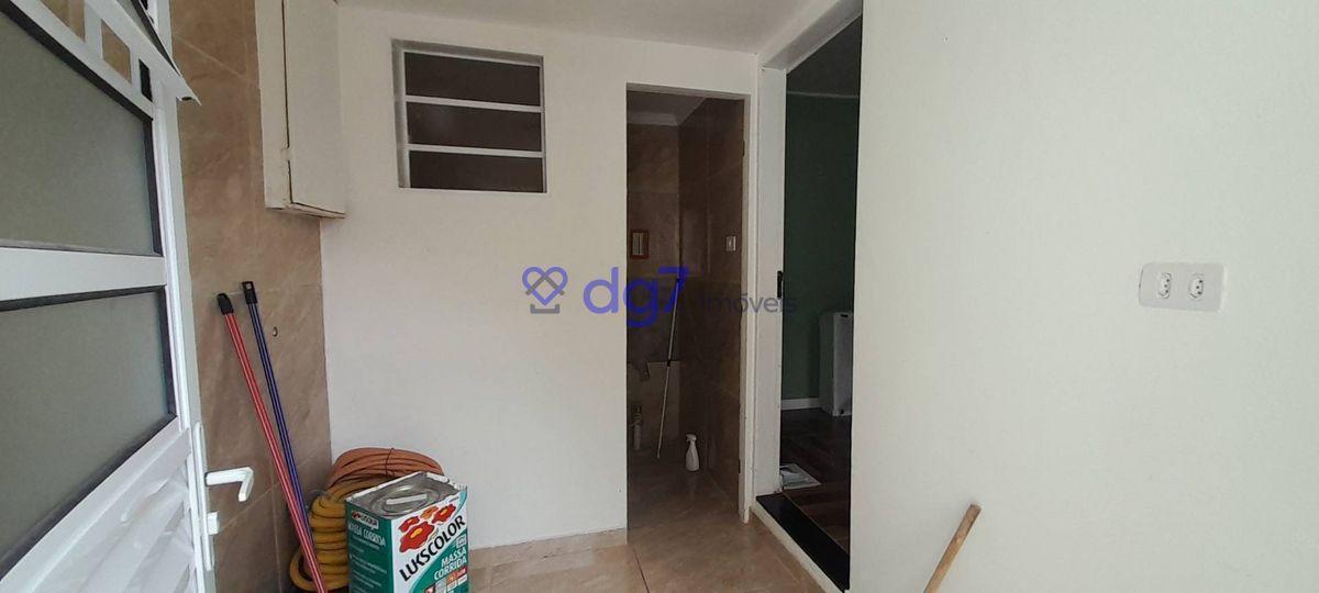 Casa assobradada com 2 dormitórios, 1 vaga garagem e edícula!