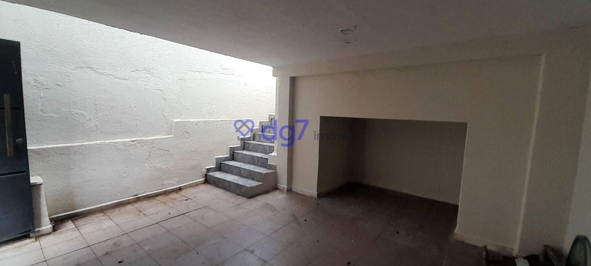 Casa assobradada com 2 dormitórios, 1 vaga garagem e edícula!