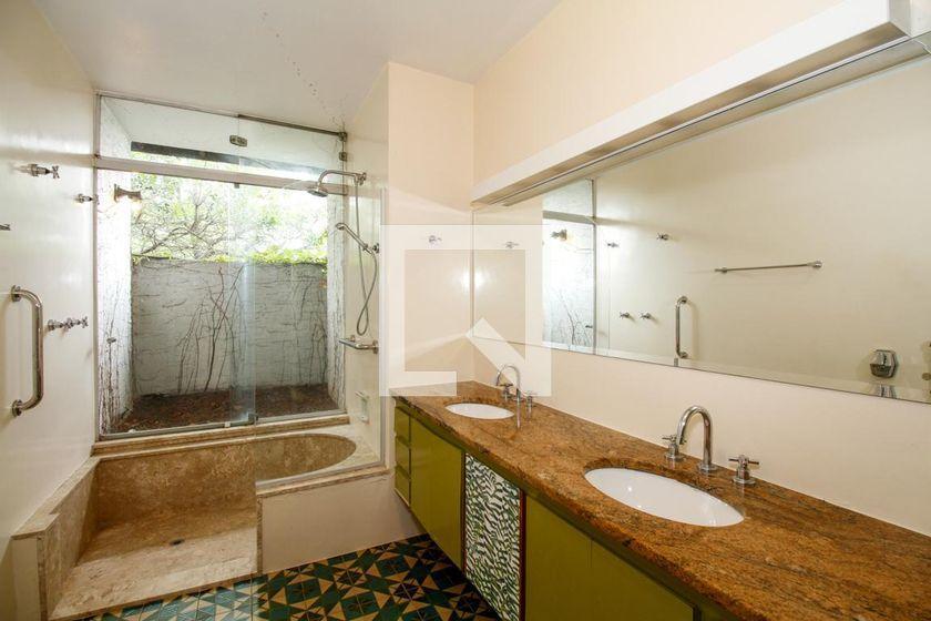 Casa à Venda – Vila Madalena, 4 Quartos, 875 m² – São Paulo