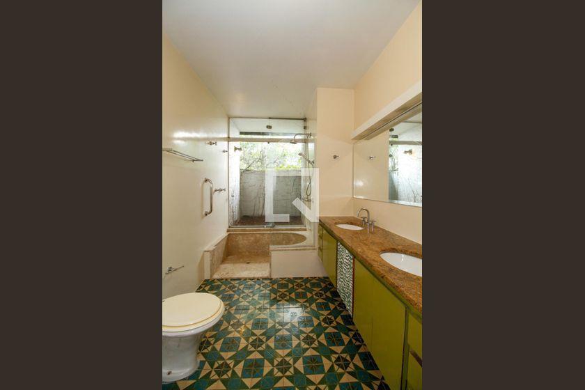 Casa à Venda – Vila Madalena, 4 Quartos, 875 m² – São Paulo