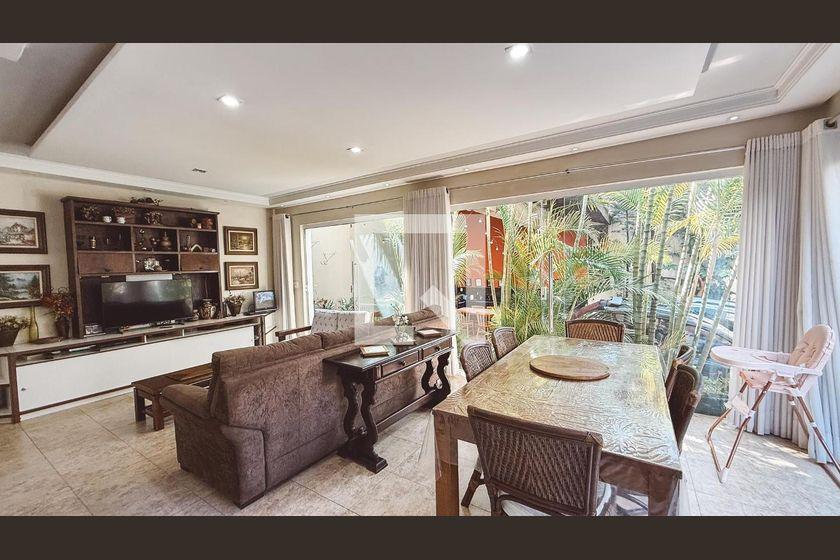 Casa à Venda – Santana, 4 Quartos, 240 m² – São Paulo