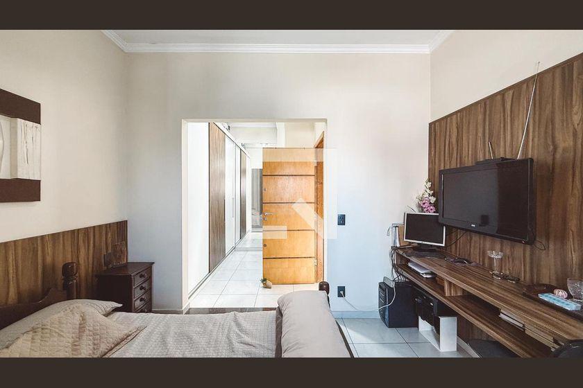 Casa à Venda – Santana, 4 Quartos, 240 m² – São Paulo