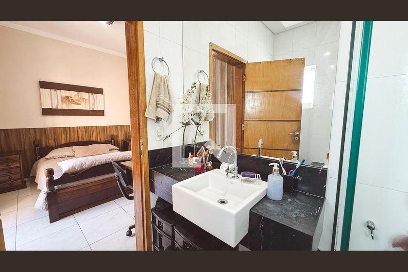 Casa à Venda – Santana, 4 Quartos, 240 m² – São Paulo