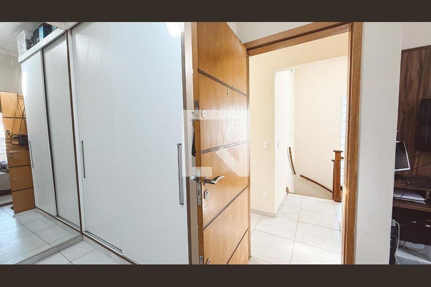 Casa à Venda – Santana, 4 Quartos, 240 m² – São Paulo