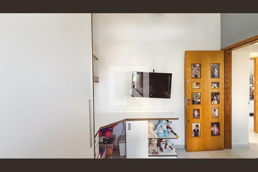 Casa à Venda – Santana, 4 Quartos, 240 m² – São Paulo