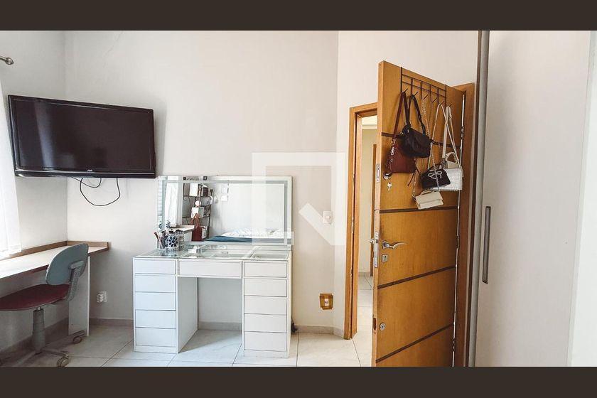 Casa à Venda – Santana, 4 Quartos, 240 m² – São Paulo