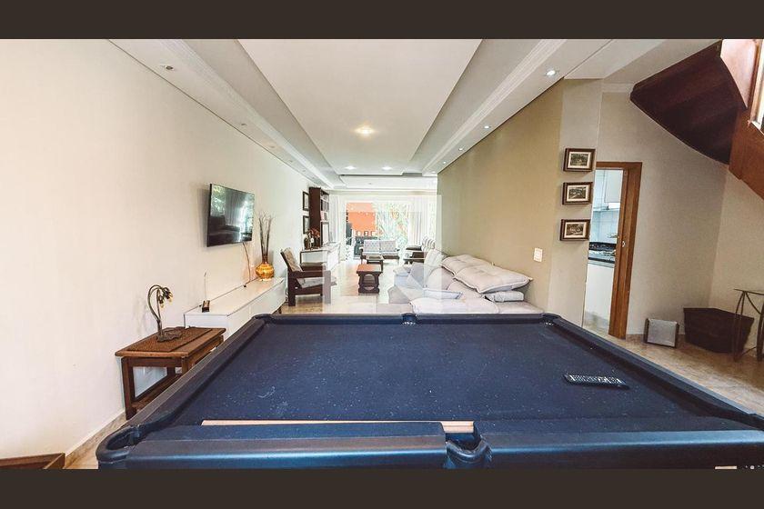 Casa à Venda – Santana, 4 Quartos, 240 m² – São Paulo