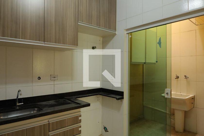 Casa à Venda – Itaquera, 2 Quartos, 65 m² – São Paulo