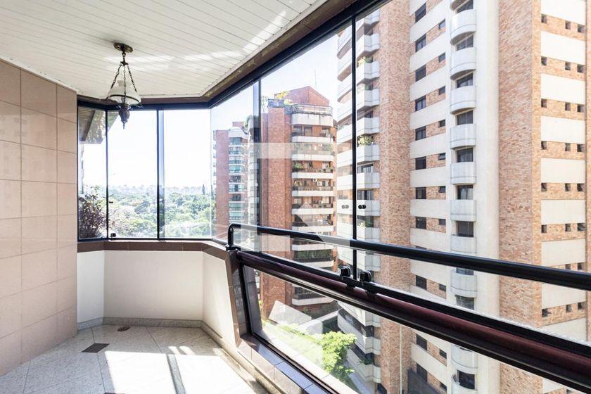 Apartamento à Venda – Moema, 3 Quartos, 200 m² – São Paulo