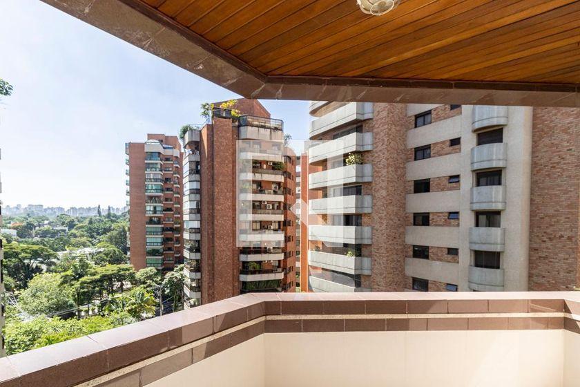 Apartamento à Venda – Moema, 3 Quartos, 200 m² – São Paulo