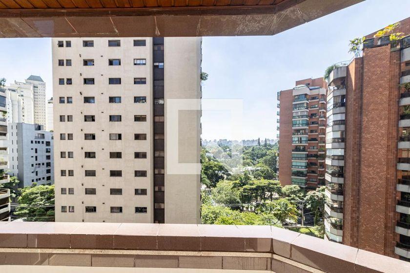 Apartamento à Venda – Moema, 3 Quartos, 200 m² – São Paulo