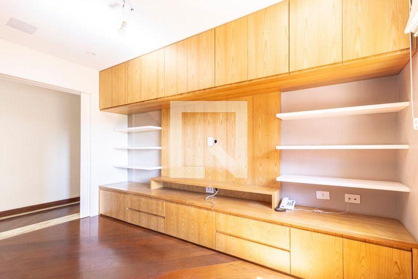 Apartamento à Venda – Moema, 3 Quartos, 200 m² – São Paulo