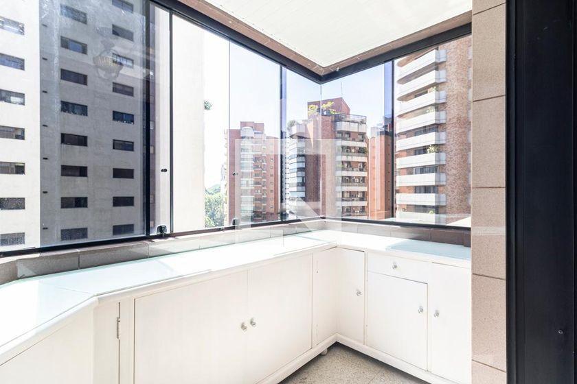 Apartamento à Venda – Moema, 3 Quartos, 200 m² – São Paulo