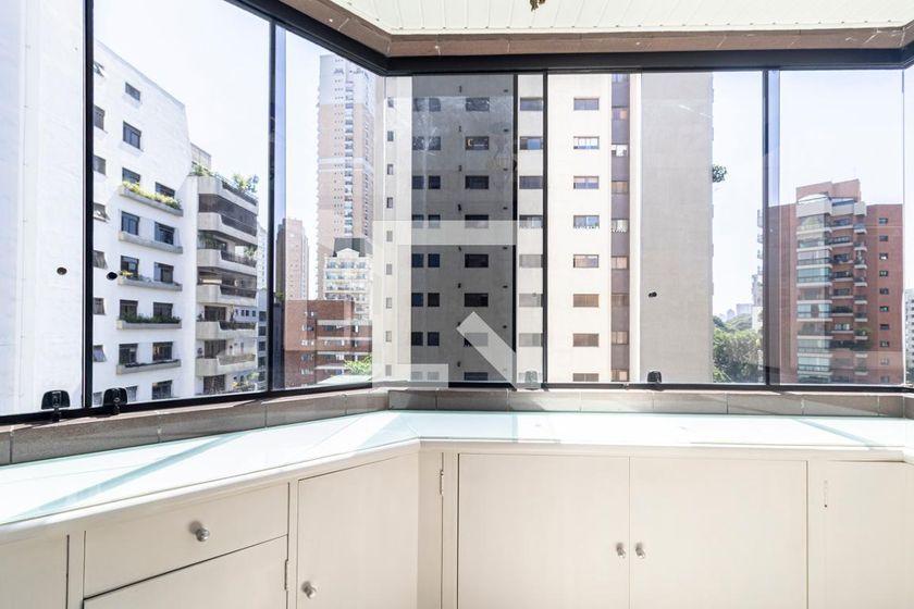 Apartamento à Venda – Moema, 3 Quartos, 200 m² – São Paulo