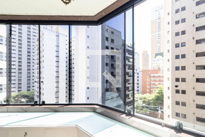 Apartamento à Venda – Moema, 3 Quartos, 200 m² – São Paulo
