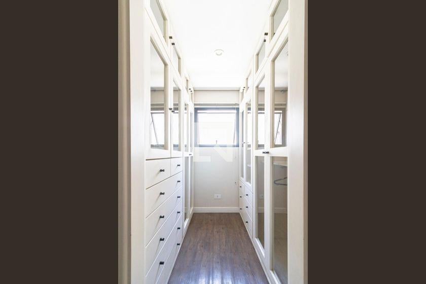 Apartamento à Venda – Moema, 3 Quartos, 200 m² – São Paulo