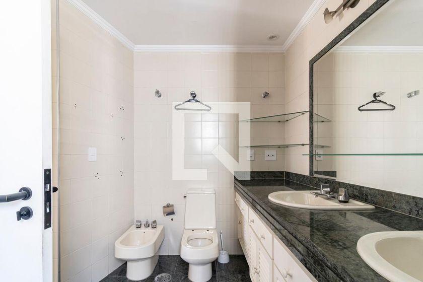 Apartamento à Venda – Moema, 3 Quartos, 200 m² – São Paulo