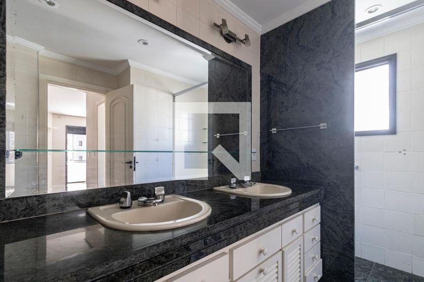 Apartamento à Venda – Moema, 3 Quartos, 200 m² – São Paulo