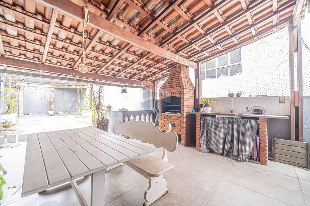Sobrado à Venda com 3 Dormitórios por R$ 993.000 – Butantã