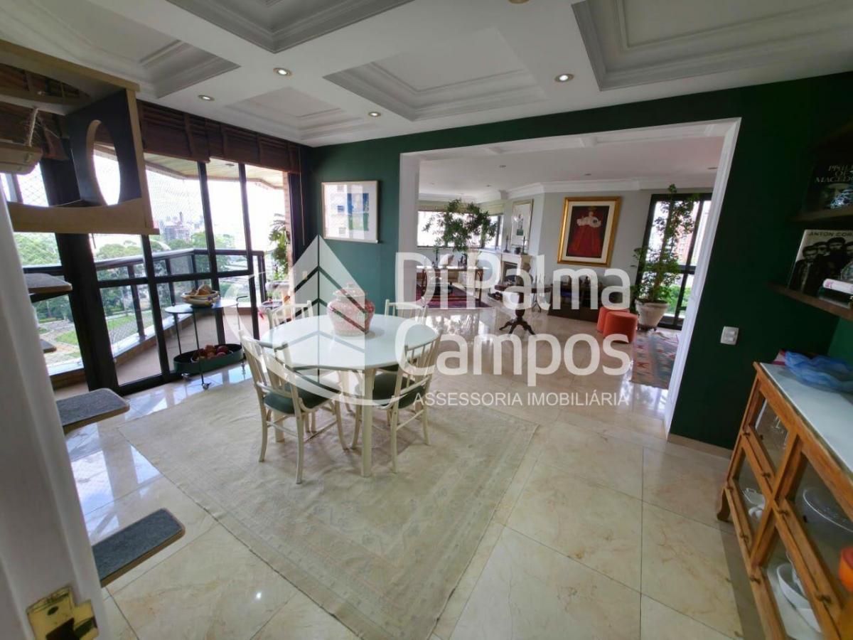 Apartamento com 267m², 4 suítes, varandas e próximo ao metrô no Paraíso