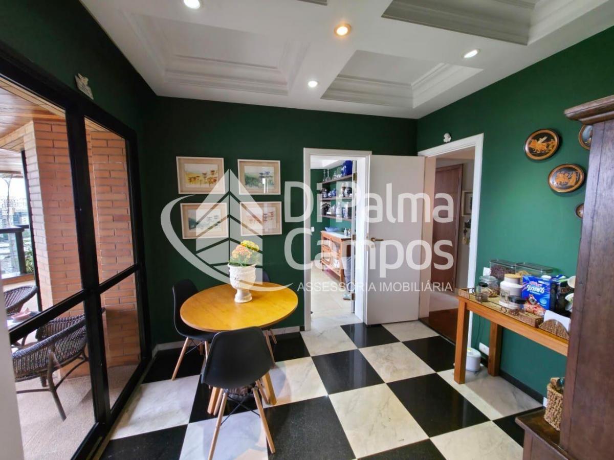 Apartamento com 267m², 4 suítes, varandas e próximo ao metrô no Paraíso
