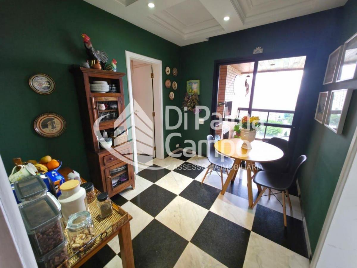 Apartamento com 267m², 4 suítes, varandas e próximo ao metrô no Paraíso