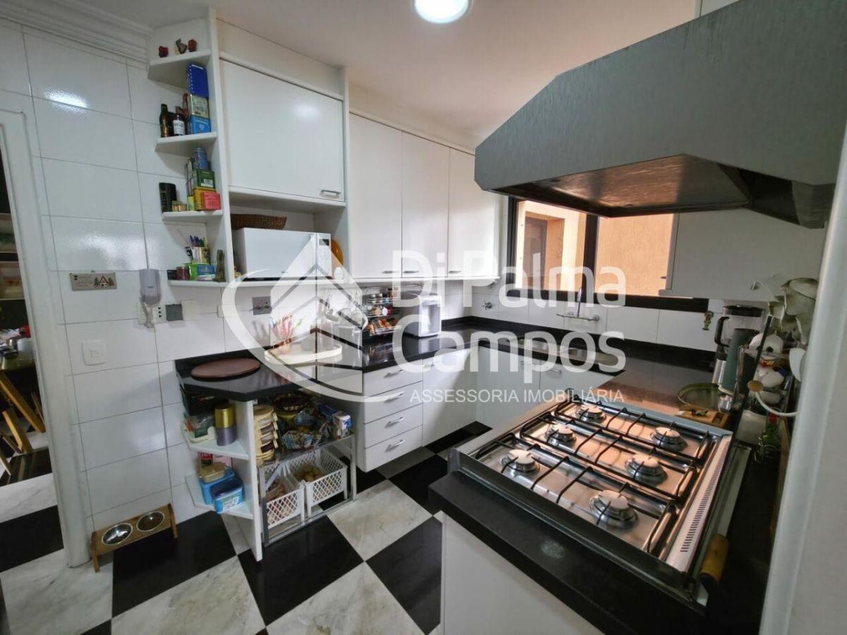 Apartamento com 267m², 4 suítes, varandas e próximo ao metrô no Paraíso