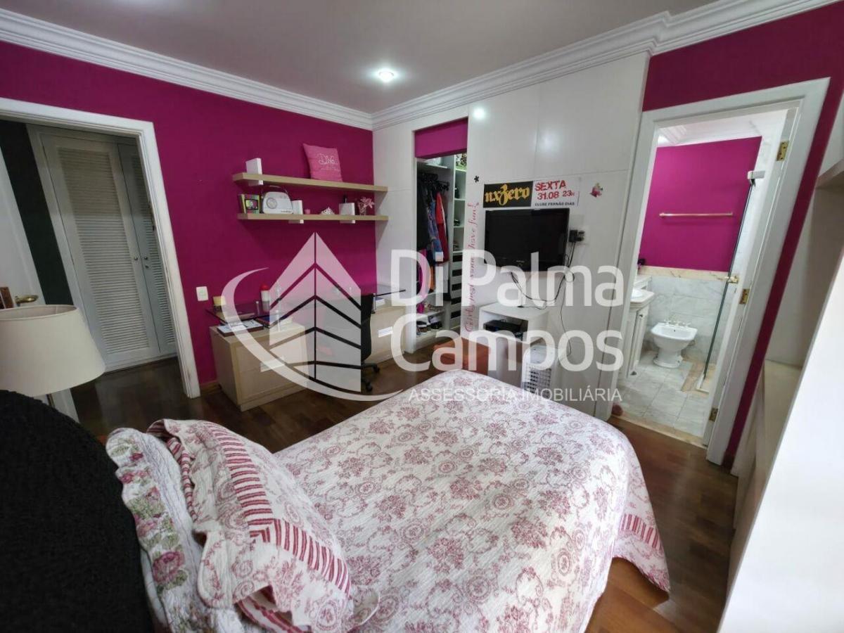 Apartamento com 267m², 4 suítes, varandas e próximo ao metrô no Paraíso