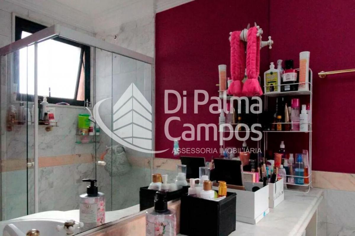 Apartamento com 267m², 4 suítes, varandas e próximo ao metrô no Paraíso