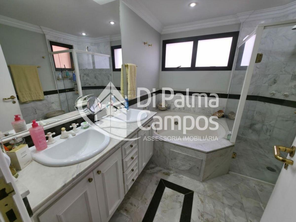 Apartamento com 267m², 4 suítes, varandas e próximo ao metrô no Paraíso
