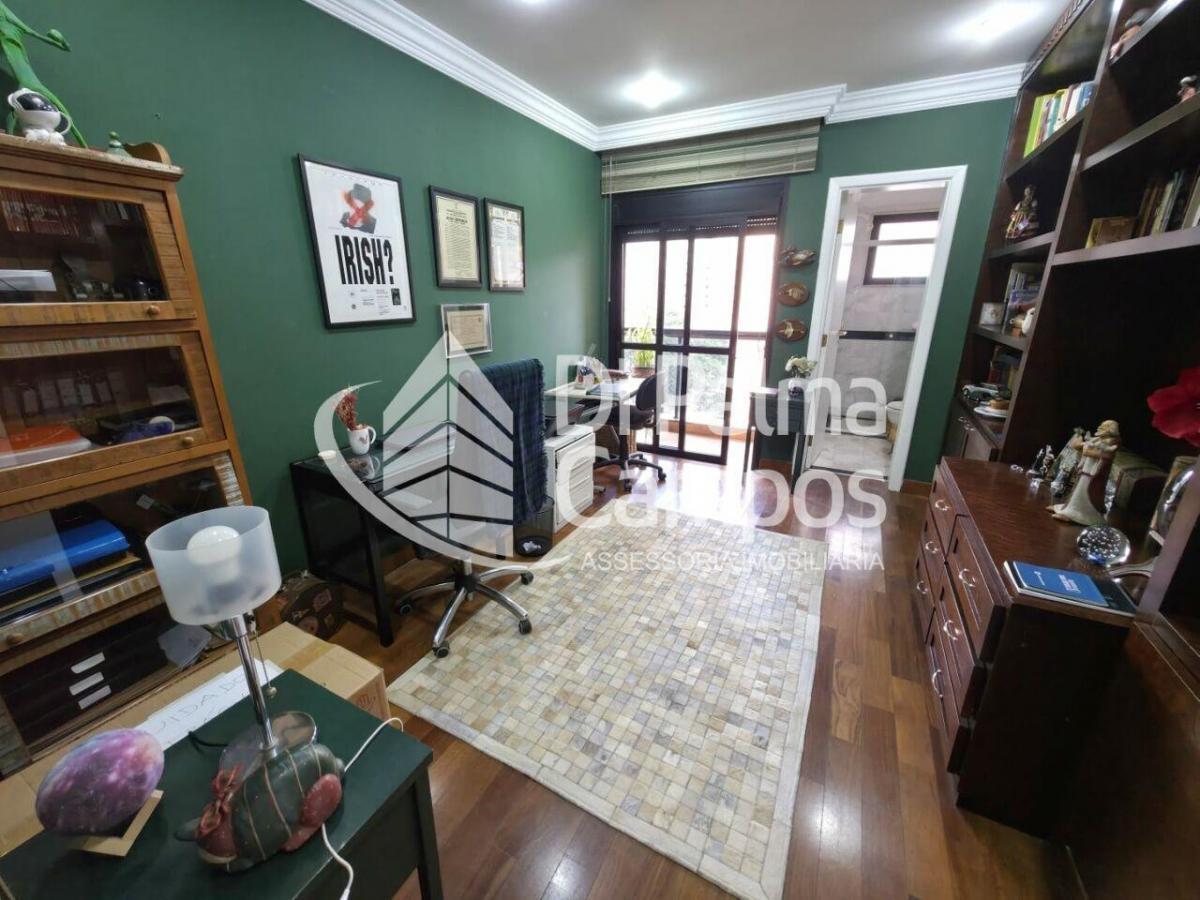 Apartamento com 267m², 4 suítes, varandas e próximo ao metrô no Paraíso